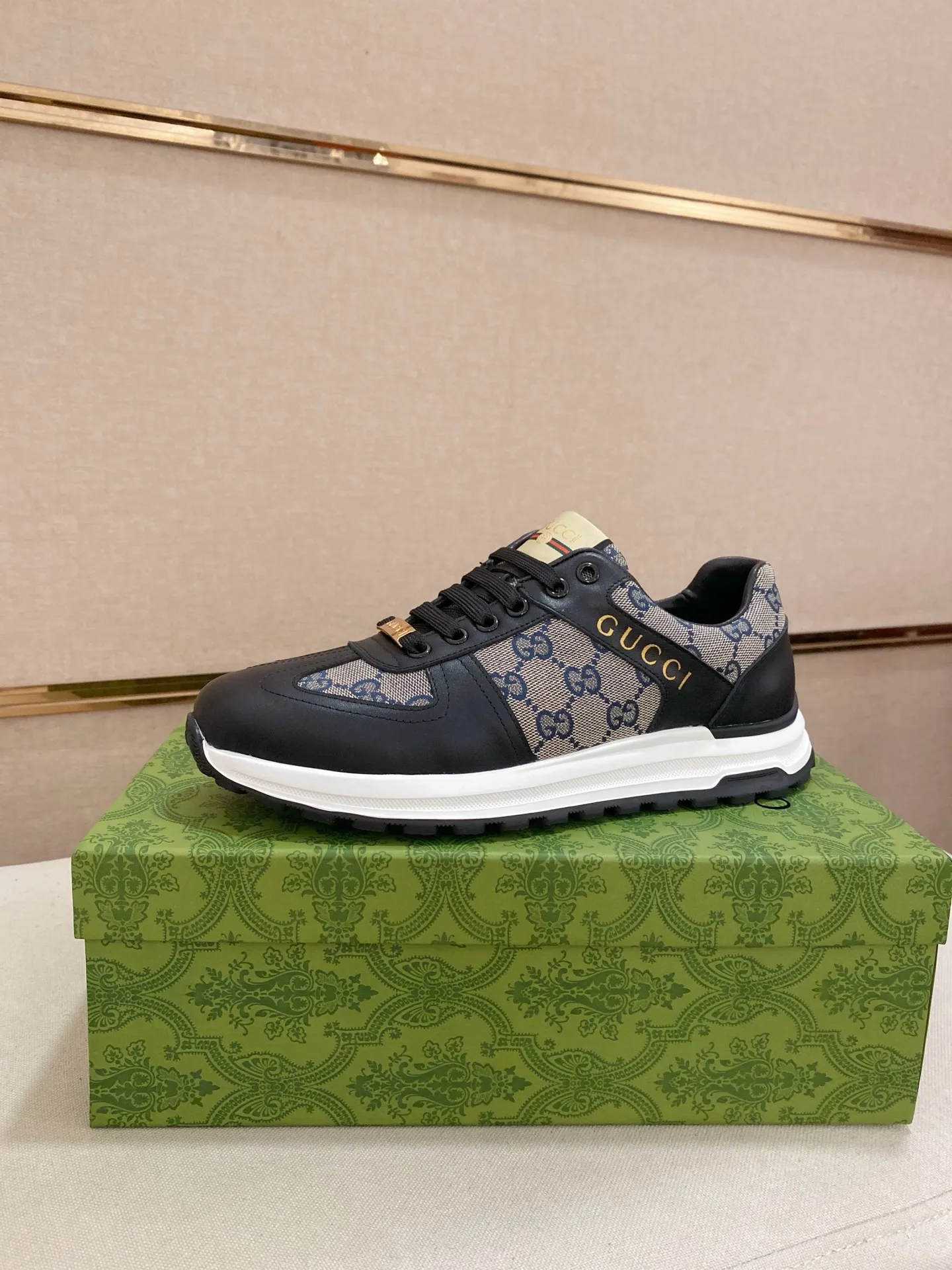 Men's clothing and shoes💰 400💰🇮🇹🇮🇹GUCCI (Gucci) top 🔍🔍 new models are on sale at the same time, the upper 🇮🇹 is imported Italian first-layer cowhide, the lining is fully imported sheepskin 💪💪, completely 1⃣️compared 1⃣️Reproduction🇮🇹💪💪, ⚠Sole: The original sole is specially provided by the original factory, the exclusive movable molded sole is super comfortable, ⚠Original factory follow-up goods, 🔍🔍high quality, you can enter and leave the counter at will, welcome to compare⚠. Code number: 38-44 (45 is custom-made and cannot be returned or exchanged)
